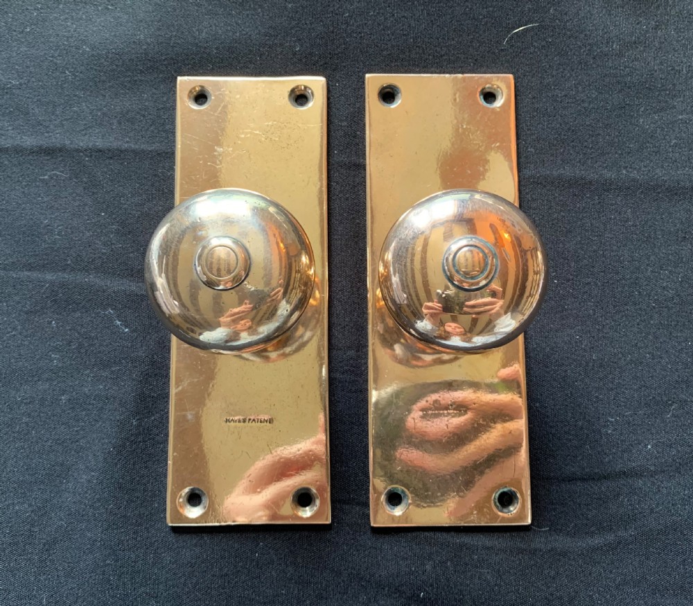 one pair of bronze victorian back plated door knobs